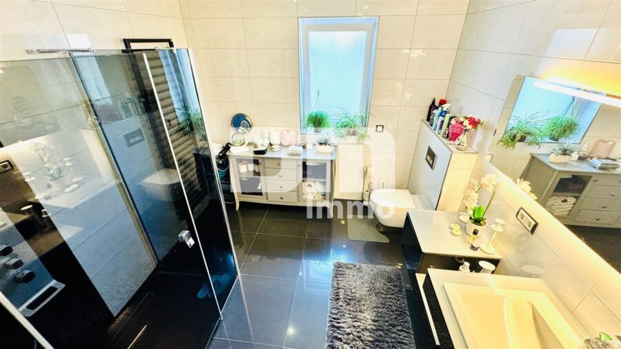 Luxeriöse Stadtvilla mit exklusiver Ausstattung in Traumlage mit vielen hochwertigen Extras - EG Badezimmer / Dusche